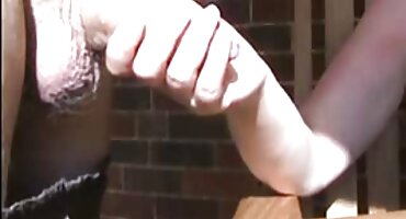 Četverooki tinejdžer stao na besplatna jebacina trbuh