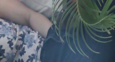 Žena koja skida bijelu haljinu dobiva joj maca jebeno besplatni potnici na casting