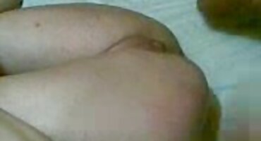 Skinuo je gaćice, a zatim jebeno prsata besplatni pirnići ljepotica