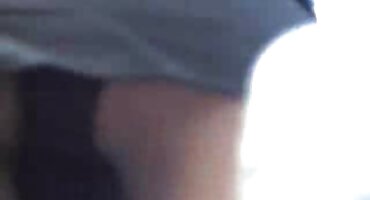 Lijepa djevojka odlučila besplatni potnici sisati kurac ljubavnik