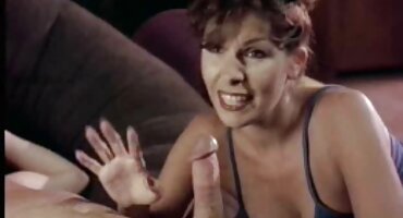 Teen namiguša predao slobodni porno filmovi pravo na stolu momak