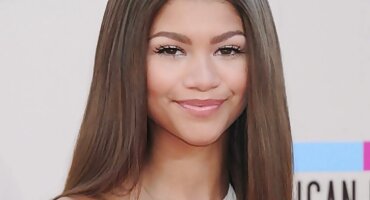 Bez ceremonije, šef je stavio xxx bespl plavušu na stol