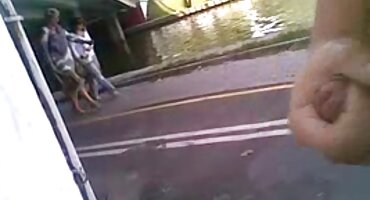 U kućnom okruženju puca seks besplatna jebacina s prijateljem