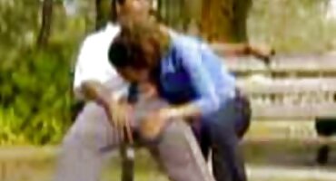 Momak za super Gangbang pozvao dva ukusna cuties besplatno porno filmovi